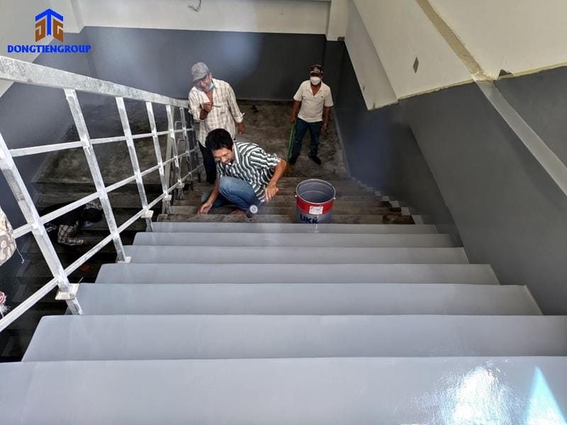 Sơn Epoxy Bậc Cầu Thang 4 Sơn Epoxy Chống Trơn Trượt Cho Cầu Thang