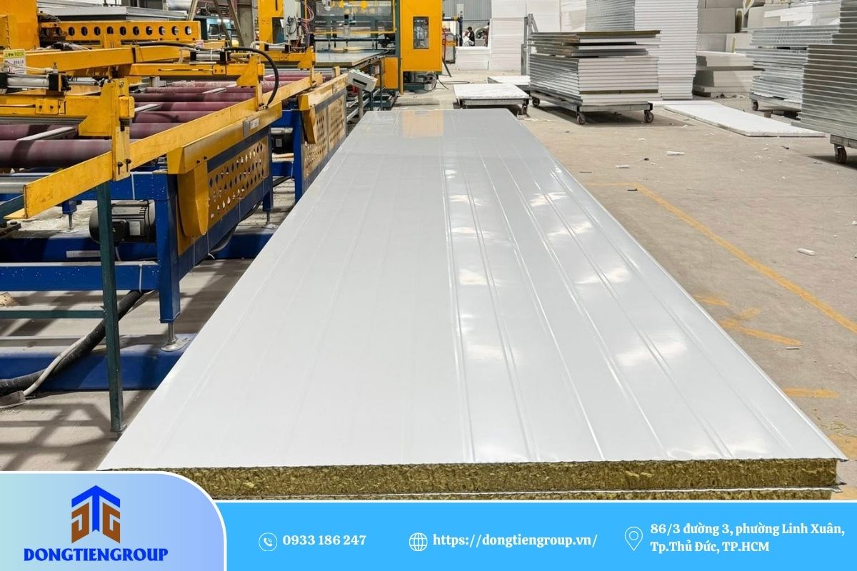 Dịch vụ thi công tấm panel cách nhiệt tại Đông Tiến Group